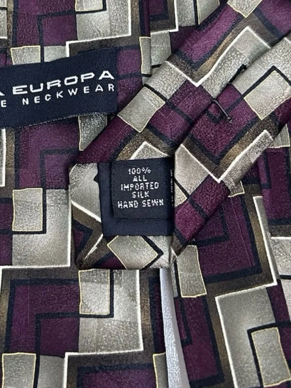Men’s 100% Silk Hand Sewn Geometric Necktie Purple Gray Classic 3.25” Via Europa